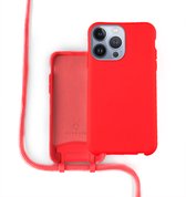 Coverzs Silicone case met koord - Telefoonhoesje met koord - Backcover hoesje met koord - touwtje - geschikt voor Apple iPhone 13 Pro - rood