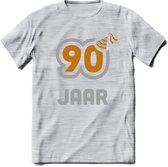 90 Jaar Feest T-Shirt | Goud - Zilver | Grappig Verjaardag Cadeau Shirt | Dames - Heren - Unisex | Tshirt Kleding Kado | - Licht Grijs - Gemaleerd - S