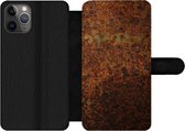 Bookcase Geschikt voor iPhone 11 Pro Max telefoonhoesje - Metaal - Groen - Roest print - Met vakjes - Wallet case met magneetsluiting