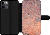 Bookcase Geschikt voor iPhone 11 Pro Max telefoonhoesje - Metaal - Roest print - Corrosie - Met vakjes - Wallet case met magneetsluiting
