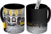 Magische Mok - Foto op Warmte Mok - De twee gele trams in hartje centrum van Lissabon - 350 ML