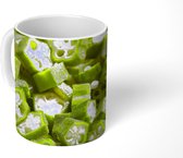 Mok - Stukjes rauwe en frisse okra op een hoop - 350 ML - Beker