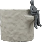 Bloempot belezen persoon - beeld- 17x15x16- cement -  grijstinten
