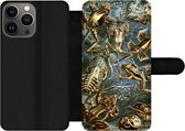 Bookcase Geschikt voor iPhone 13 Pro Max telefoonhoesje - Batrachia - Haeckel - Oude meesters - Met vakjes - Wallet case met magneetsluiting