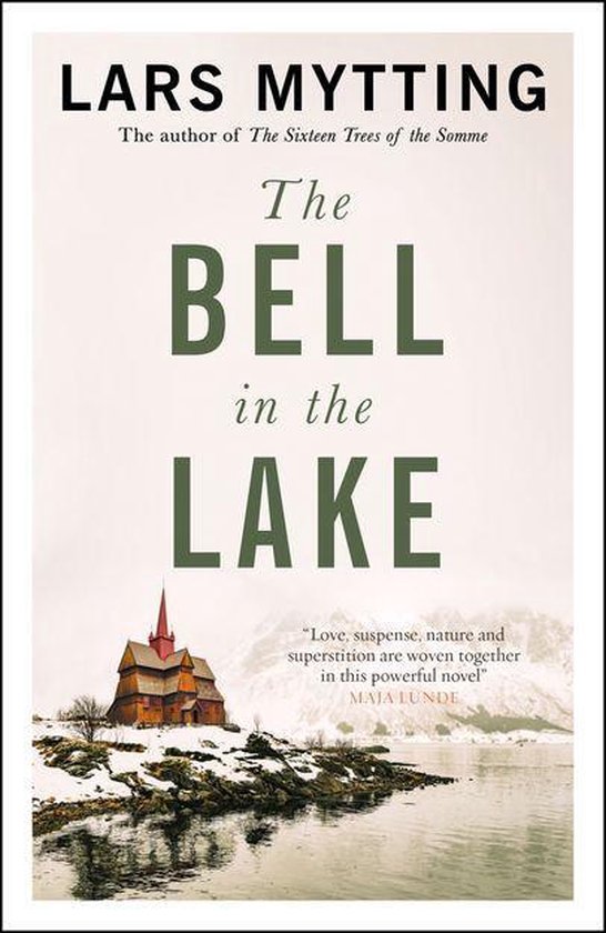 Boek "The Bell in the Lake" van Lars Mytting, met een winterlandschap van een kerkje en een meer.