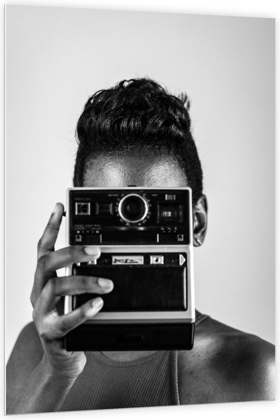 Forex - Vrouw met Oude Camera (zwart/wit) - 100x150cm Foto op Forex