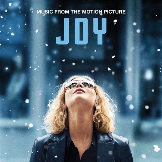 Filmcover met vrouw met blonde krullen en zonnebril die omhoog kijkt, met sneeuwvlokken en de tekst 'MUSIC FROM THE MOTION PICTURE JOY'.