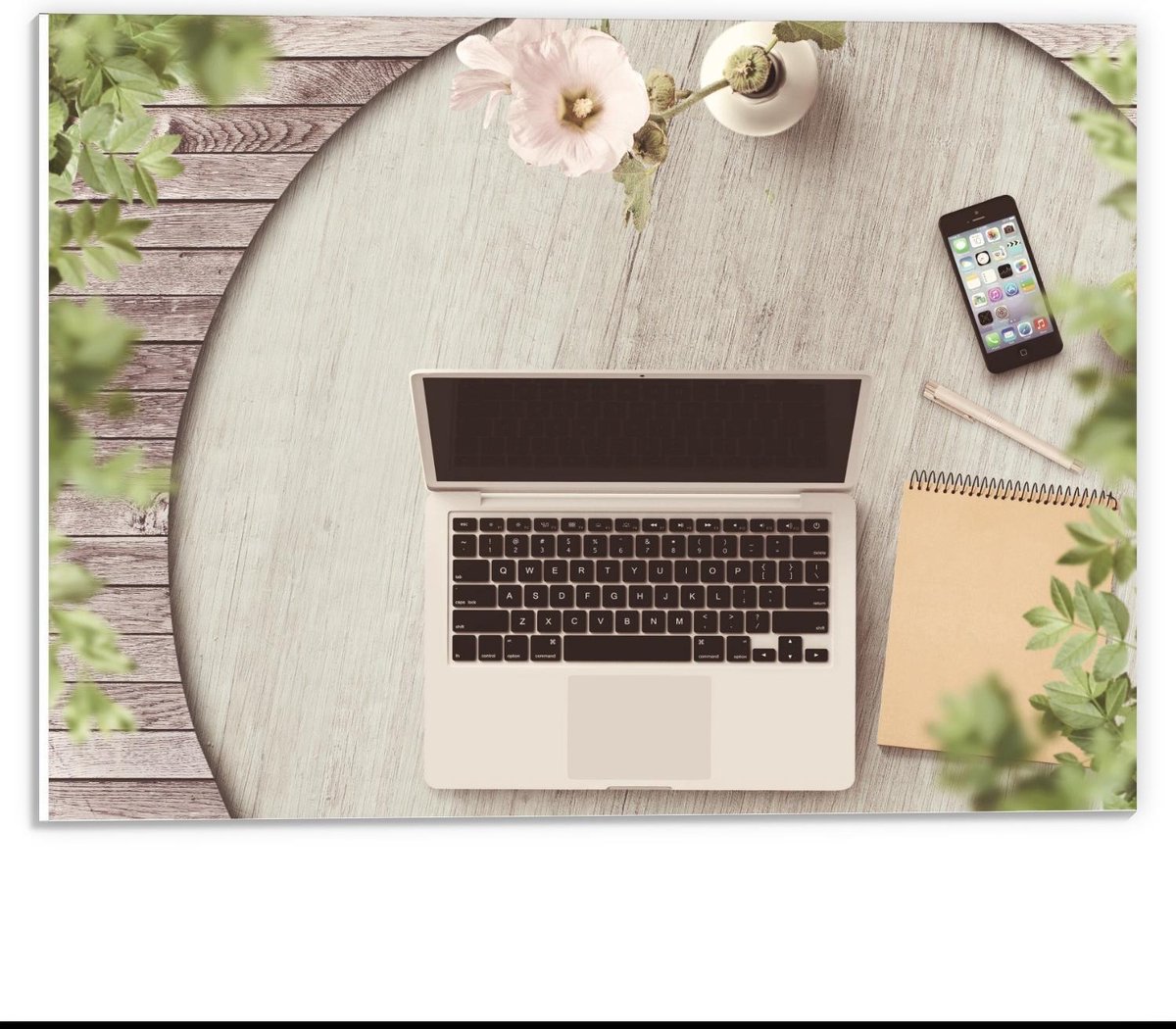 Forex - Laptop op Tuintafel - 40x30cm Foto op Forex
