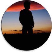 Dibond Wandcirkel - Silhouet Man tegen de Nacht - 30x30cm Foto op Aluminium Wandcirkel (met ophangsysteem)