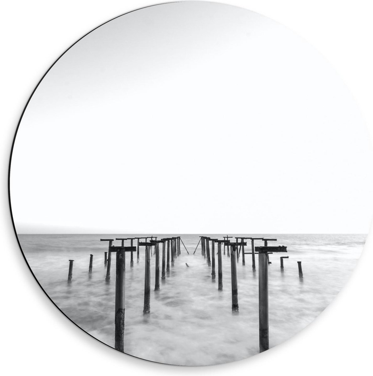 Dibond Wandcirkel - Palen in het Water Zwart - Wit - 50x50cm Foto op Aluminium Wandcirkel 