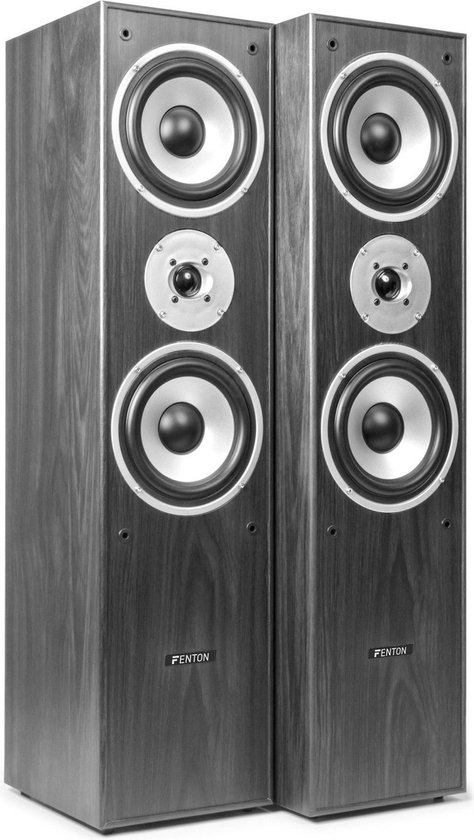 Twee hoge zwarte Fenton speakers met houten voorkant en witte conussen.