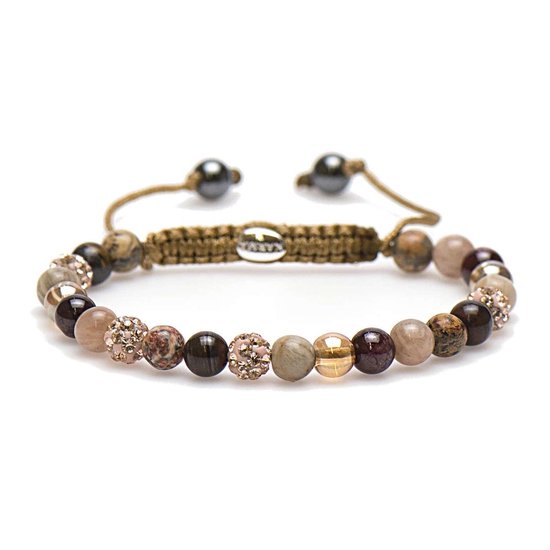 Meerkleurige armband met diverse gepolijste stenen en glitterende kralen, met macramé koord en metaalkleurige uiteinden.