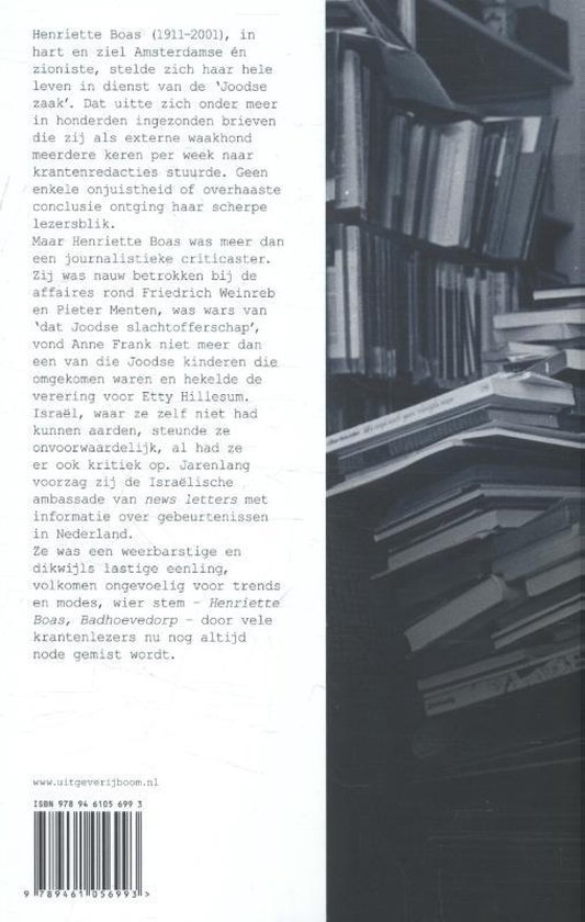 Boekrug met boeken gestapeld. Tekst in wit en zwart. ISBN en uitgeverij info onderaan.