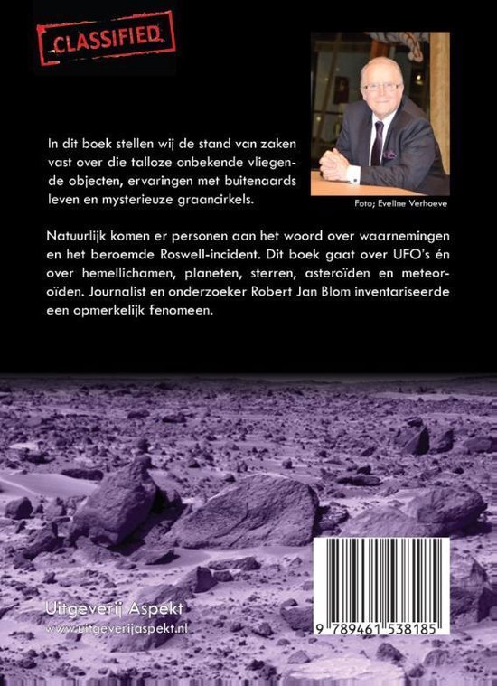 Boekcover met 'CLASSIFIED' stempel, een foto van Robert Jan Blom en tekst over UFO's en Roswell.