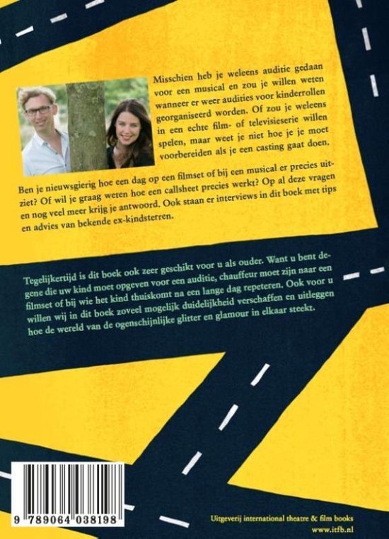 Twee jonge volwassenen, een man en een vrouw, poseren op een boekomslag. Achtergrond is geel met wegmarkeringen.
