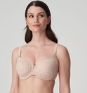 Model in een nude voorgevormde beugel bh met ruitjespatroon, kant aan de zijkant en strikje middenvoor.