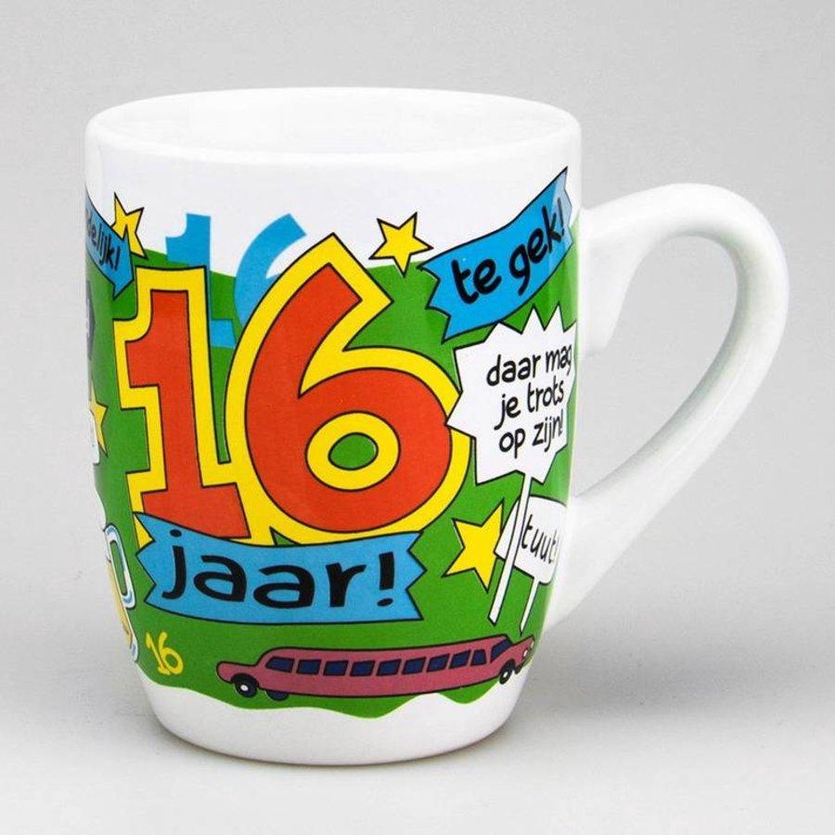 Verjaardag - Cartoon Mok - Hoera 16 jaar - Gevuld met een snoepmix - In cadeauverpakking met gekleurd lint