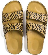 Freedom Moses Slippers "Leo Pistaccio" - Okergeel met print - 34/35