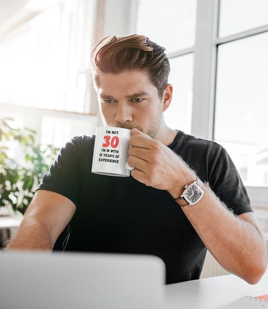 Mok Met Tekst: COFFEE. Because Adulting Is Hard | Grappige Mok Grappige Cadeaus Koffiemok Koffiebeker Theemok Theebeker