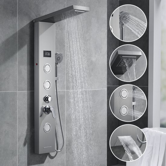 Zilverkleurig douchepaneel van geborsteld roestvrij staal met ingebouwde digitale temperatuurweergave en vier verschillende douche-opties: regendouche, watervaluitloop, massage jets en handdouche.