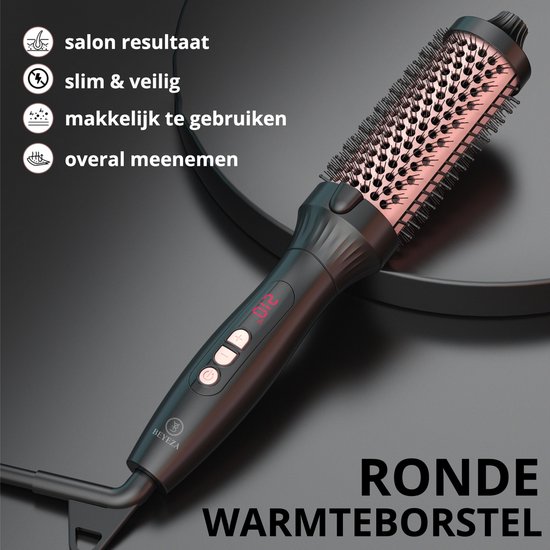 Zwarte ronde warme luchtborstel met roze borstelharen en een digitaal display ingesteld op 210 graden.