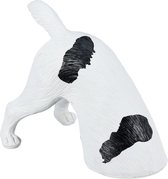 Sculpture blanche d'un chien aux taches noires, tête penchée vers le sol.