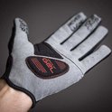 Lichtgrijze fietshandschoen met zwarte en rode "doctor GEL" padding op de handpalm. Tekst "NEVER LOSE YOUR GRIP" op de vingers.