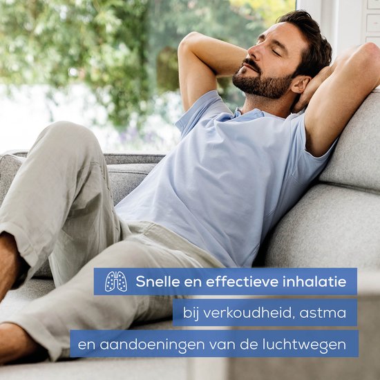 Man met gesloten ogen en handen achter zijn hoofd, ontspannen op een bank. Tekst: 'Snelle en effectieve inhalatie bij verkoudheid, astma en aandoeningen van de luchtwegen'.