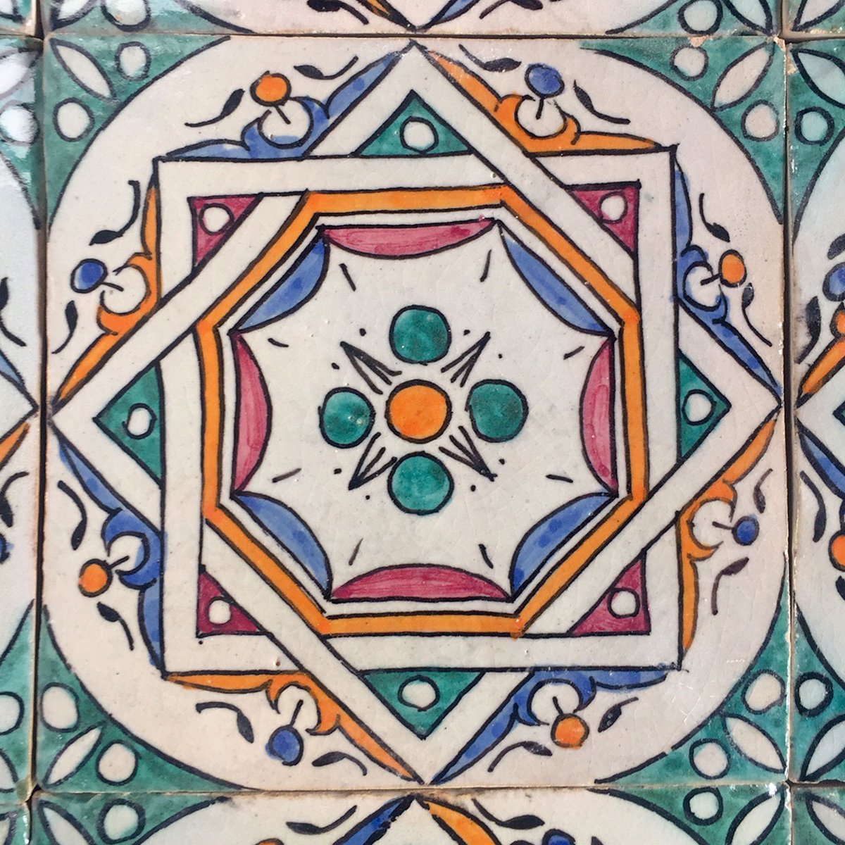 Handbeschilderde tegel Samia 10x10