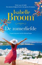 Boek 'De zomerliefde' van Isabelle Broom. Een vrouw in roze jurk en witte hoed staat met armen wijd voor een mediterraans stadje aan zee.