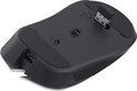 Onderkant van zwarte gaming muis met aan/uit-schakelaar en USB-C poort.