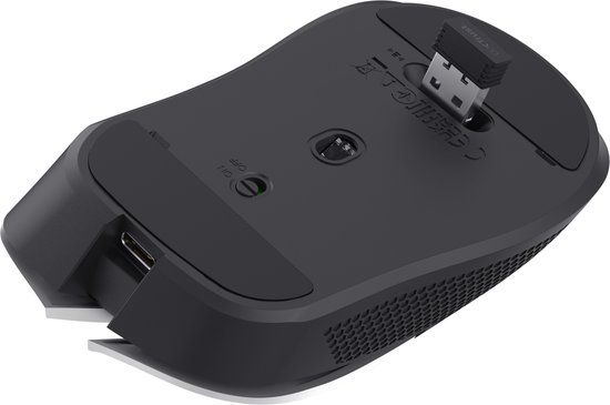 Onderkant van zwarte gaming muis met aan/uit-schakelaar en USB-C poort.