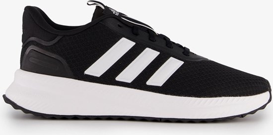 Zwarte Adidas sneaker met witte strepen en een witte zool.