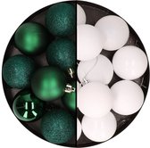 24x stuks kunststof kerstballen mix van donkergroen en wit 6 cm - Kerstversiering