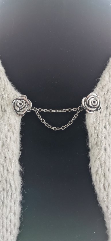 Vestsluiting - clip met dubbel ketting - roos knoop - voor - vest - sjaal - omslagdoek in kleur antiek zilver look.