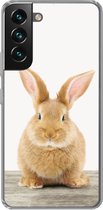 Geschikt voor Samsung Galaxy S22 hoesje - Konijn - Baby konijn - Dieren - Kind - Meisjes - Jongens - Siliconen Telefoonhoesje