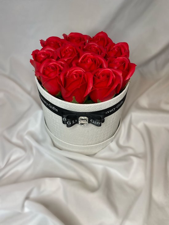 AG Luxurygifts flower box - rozen box - zwart - rood - luxe - giftbox - soap roses - Moederdag - Valentijnsdag - cadeau