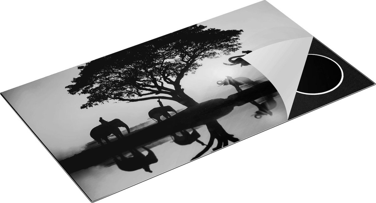 Chefcare Inductie Beschermer Olifanten Familie bij een Boom - Zonsondergang - Zwart Wit - 95x55 cm - Afdekplaat Inductie - Kookplaat Beschermer - Inductie Mat