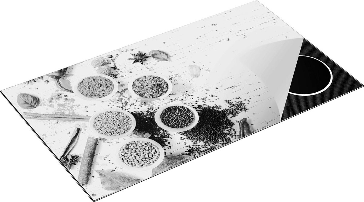 Chefcare Inductie Beschermer Kruidenbakjes op een Witte Houten Tafel - Zwart Wit - 89,6x51,6 cm - Afdekplaat Inductie - Kookplaat Beschermer - Inductie Mat