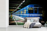 Behang - Fotobehang Donker metrostation met een blauwe trein - Breedte 330 cm x hoogte 220 cm