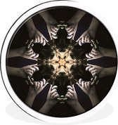 WallCircle - Wandcirkel - Muurcirkel - Rond driedimensionaal die medaillon met handen op een deurkloppers op wit - Aluminium - Dibond - ⌀ 60 cm - Binnen en Buiten