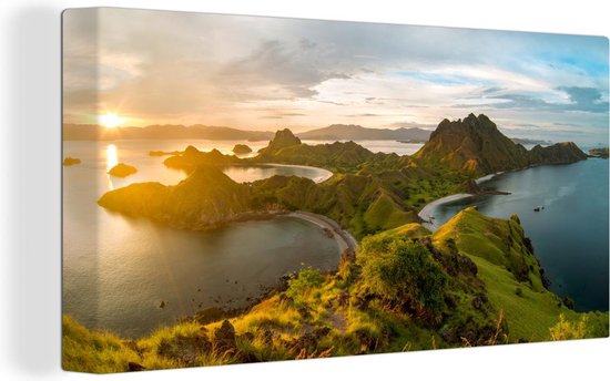 Le soleil se couchant sur la baie de l'île de Komodo Indonésie Toile 160x80  cm -... | bol.com