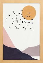 JUNIQE - Poster in houten lijst Flock Of Birds III -60x90 /Geel &