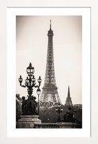 JUNIQE - Poster met houten lijst Eiffel Tower -13x18 /Grijs & Wit