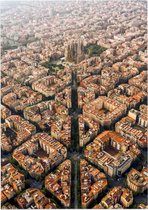 De Sagrada Familia midden in Eixample in Barcelona - Foto op Posterpapier - 29.7 x 42 cm (A3)