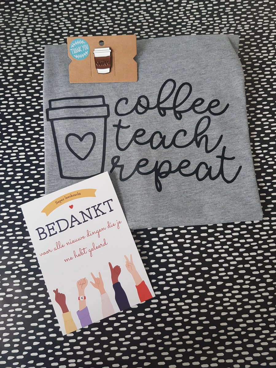 Goedkoopste Maat M t-shirt - juffen - meester - juf - bedankje - kadootje - cadeautje - cadeau set - teacher gift - T-shirt
