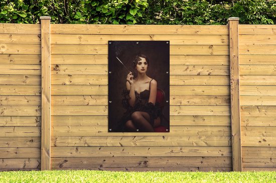 Femme fume une cigarette pendant les années folles 80x120 cm