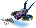 Paarse en donkerblauwe Batgirl batjet met vleermuisvleugels, met een net dat wordt afgeschoten.