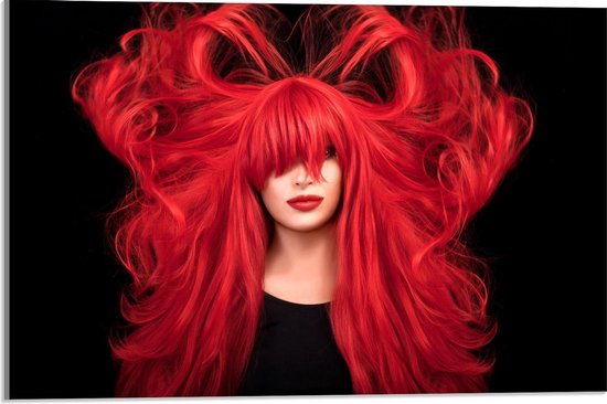 Acrylglas - Roodharige Vrouw op Zwarte Achtergrond - 60x40cm Foto op Acrylglas (Met Ophangsysteem)