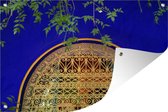Tuindecoratie Huis geschilderd inblauw in de Marokkaanse Majorelletuin - 60x40 cm - Tuinposter - Tuindoek - Buitenposter